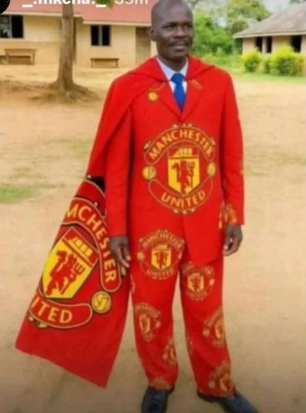 Hình troll fan MU “thua nữa đi cho quen”