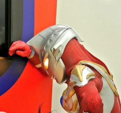 Ảnh chế điện quang bắn skill mà net yếu quá