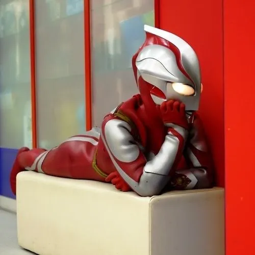 Ảnh chế điện quang cố tỏ ra mạnh mẽ nhưng trong lòng tan nát