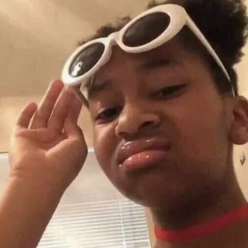 Meme ngẩn ngơ được dân mạng gắn vào clip reaction dở khóc