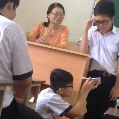 Hình chế học sinh phản chiếu tuổi trẻ đầy drama học đường