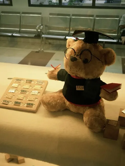 Hình chế vui học sinh tát cô giáo phản ánh góc tối học đường