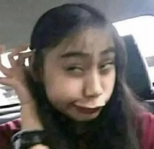 Khi muốn thể hiện thái độ thì meme khinh bỉ là lựa chọn số một