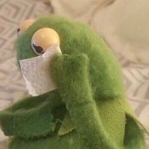 Ảnh chế ếch xanh lau lệ vì hết sạch đồ ăn vặt