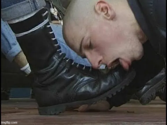 Meme chế biểu cảm liếm giày cực mặn