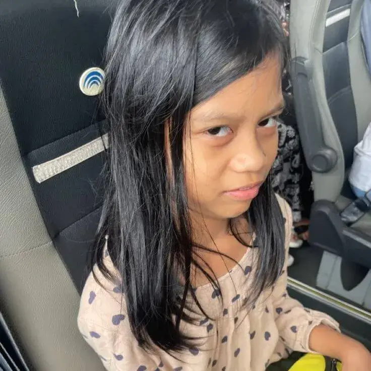 Meme liếc mắt với ánh nhìn khó chịu