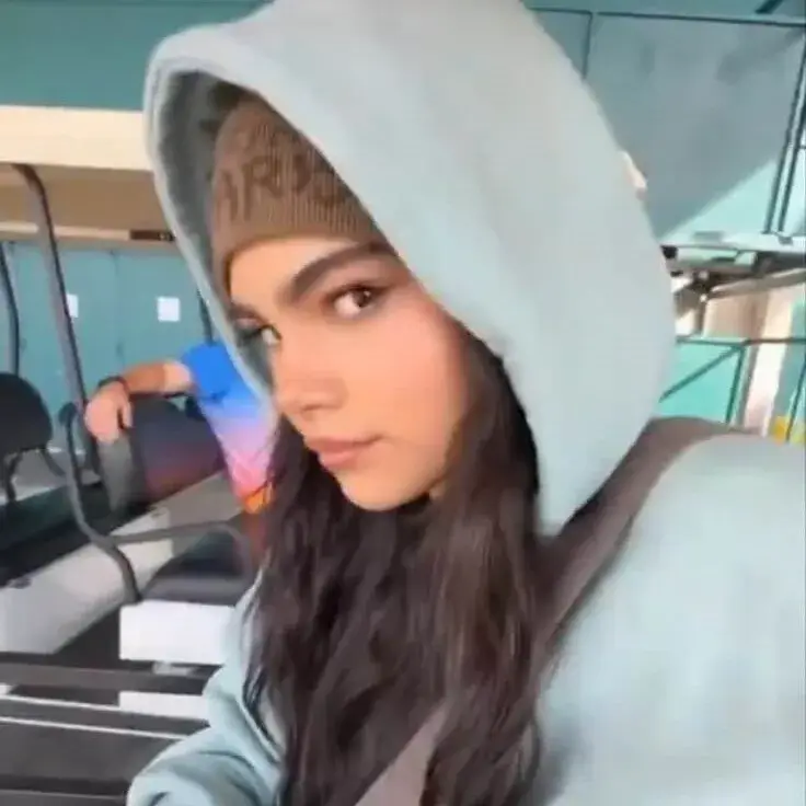 Hình troll cái liếc đầy sự khinh thường