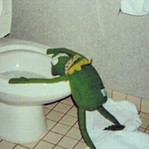 Hình chế mặt nhăn nhó vì sến quá mức