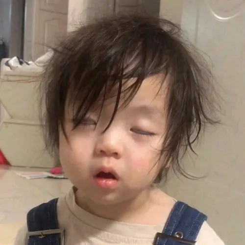 Meme mắt thâm lan truyền trên TikTok