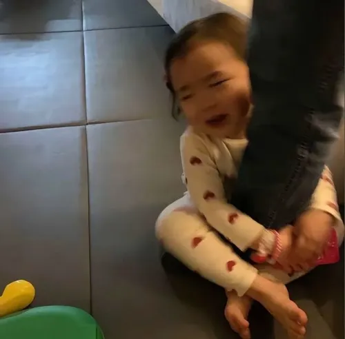 Cách meme năn nỉ chiếm sóng Facebook với caption “xin tha”