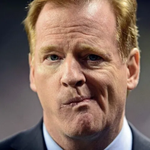 Hình troll ánh mắt dò xét hài hước