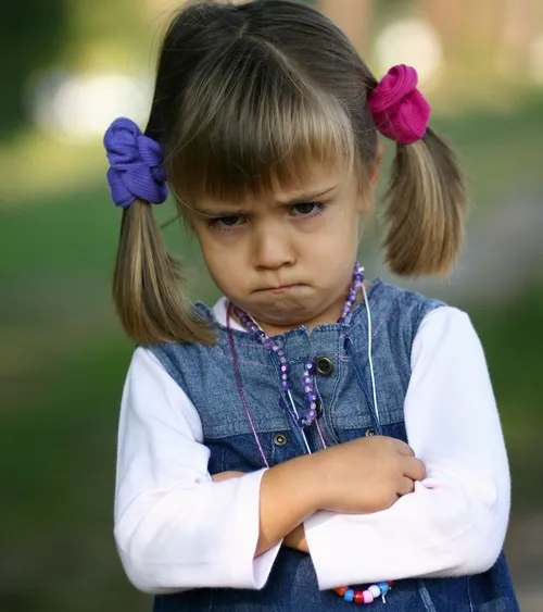 Khi cái nhíu mày trở thành biểu tượng mạng xã hội