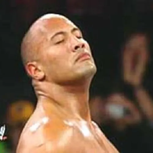 Ảnh chế The Rock nghi ngờ hợp trend Facebook