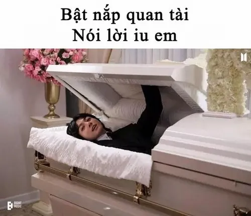 Ảnh chế quan tài mở hé, ánh sáng hắt ra kỳ bí