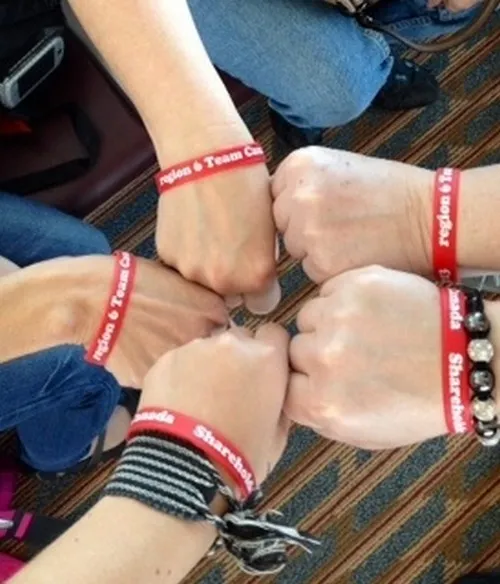 Meme chế khuôn mặt nghiêm túc trong vibe quyết tâm.