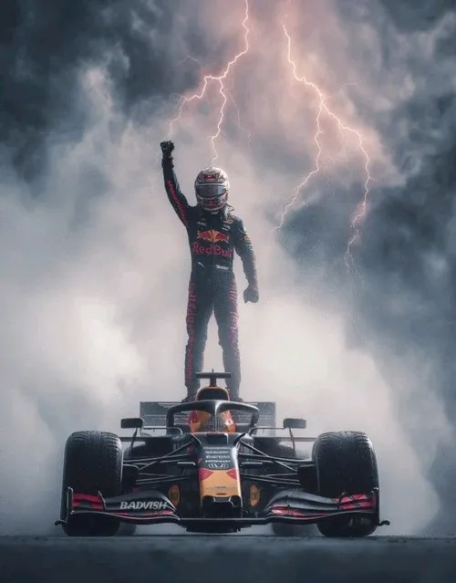 Ảnh chế khích lệ bản thân qua caption gây cười.