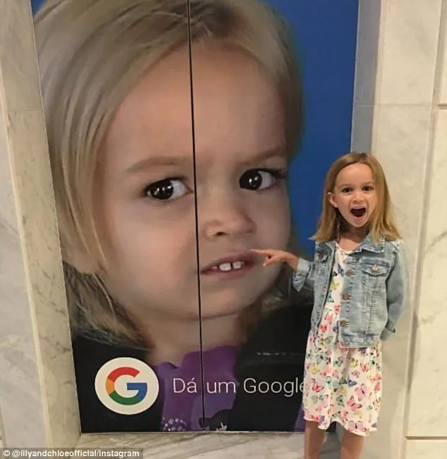Cùng cười với ánh mắt Side-eye Chloe Cùng cười với ánh mắt Side-eye Chloe