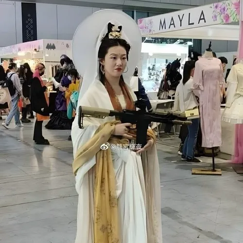 Hình chế vui Sa Tăng nhìn đời bằng ánh mắt cam chịu