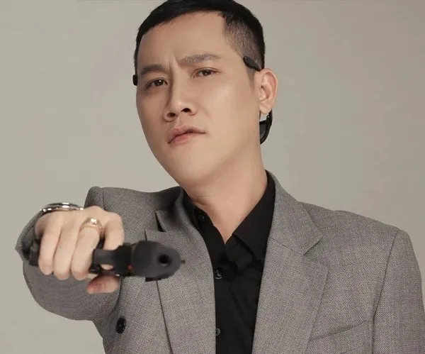 Hình troll Thầy Ba đang giảng mà quên tắt mic