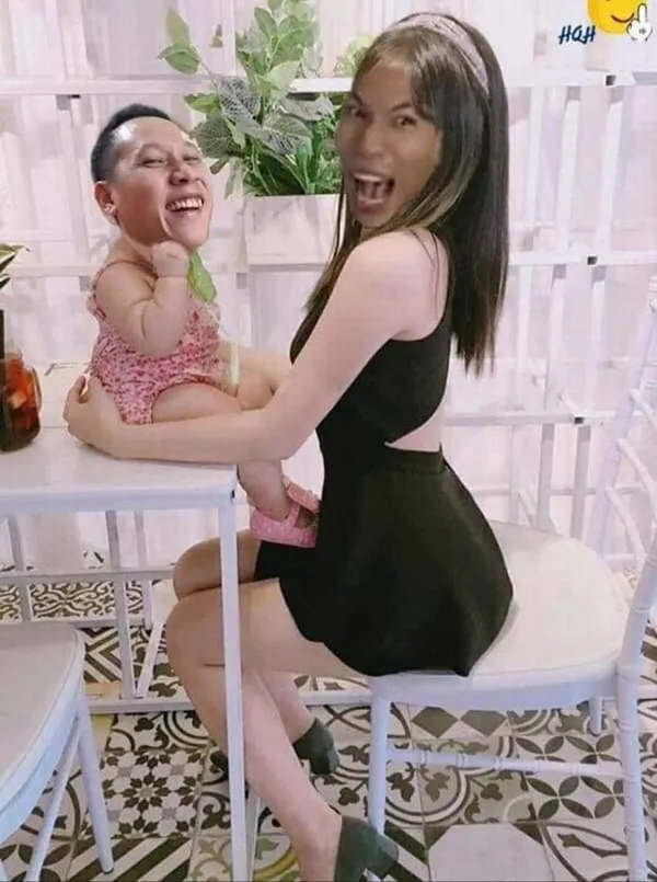 Ảnh vui Thầy Giáo Ba cố nhịn cười khi stream