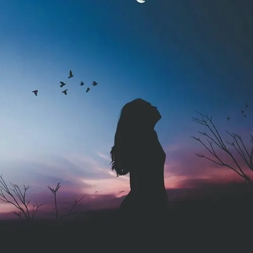 Ảnh chế tủi thân ngồi thẫn thờ giữa góc phòng