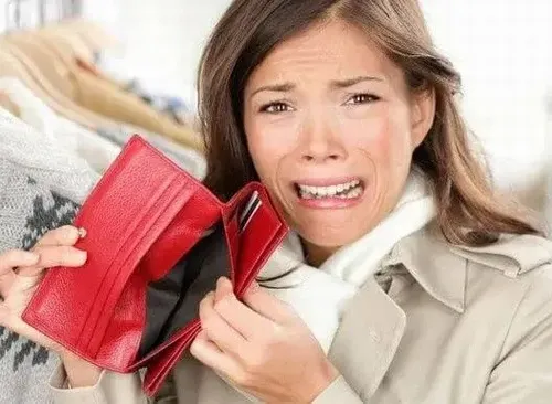 Ảnh chế ví trống không như hố đen vũ trụ