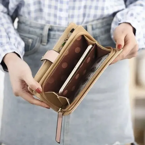 Hình chế ví rỗng, trong chỉ còn bụi bay