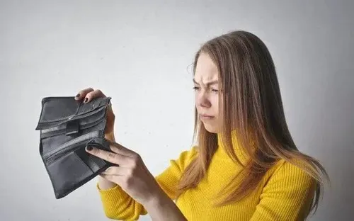 Meme ví rỗng, nỗi đau cạn lời