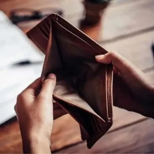 Meme hài ví trống, túi xẹp lép