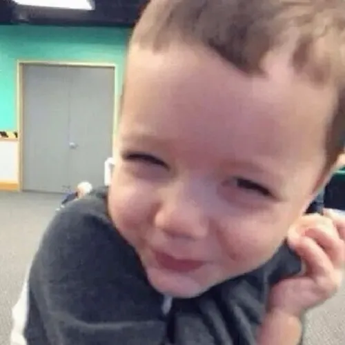 Ảnh troll ánh mắt lúng túng muốn trốn đi xa