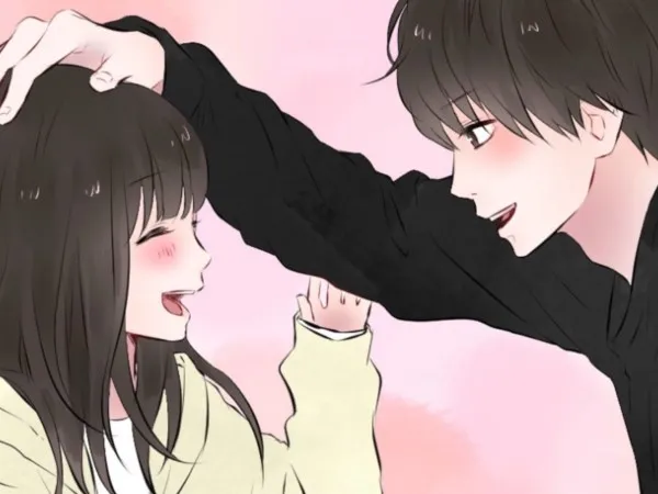 Hình chế vuốt nhẹ trên tóc tái hiện cảnh ngọt ngào trong phim.