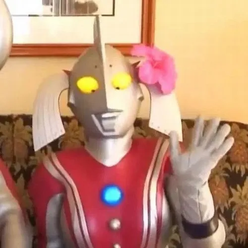 Meme siêu nhân điện quang “ta chỉ muốn yên bình thôi”