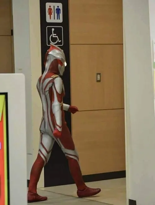 Hình chế siêu nhân “hãy tha thứ cho sự lú lẫn này”