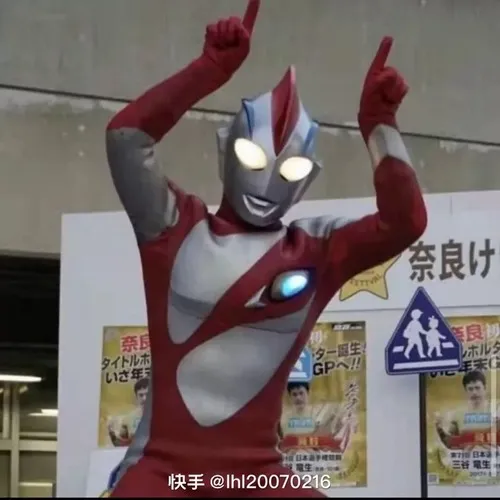 Meme siêu nhân điện quang bật mode thiền định giữa giờ họp