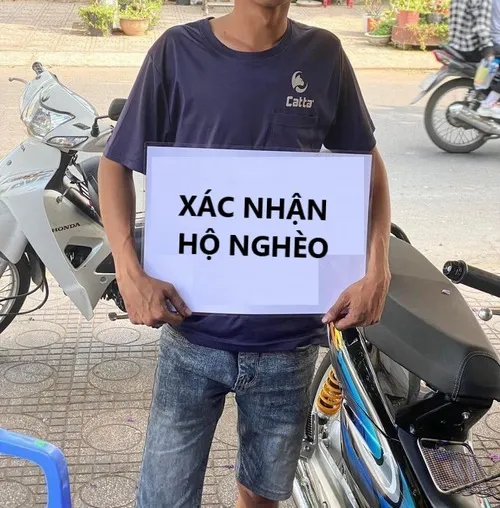 Meme sổ hộ nghèo dùng để xin ưu tiên hài hước