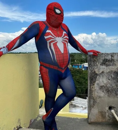 9 Ảnh chế Spider Man tập trung bắn tơ vào bức tường