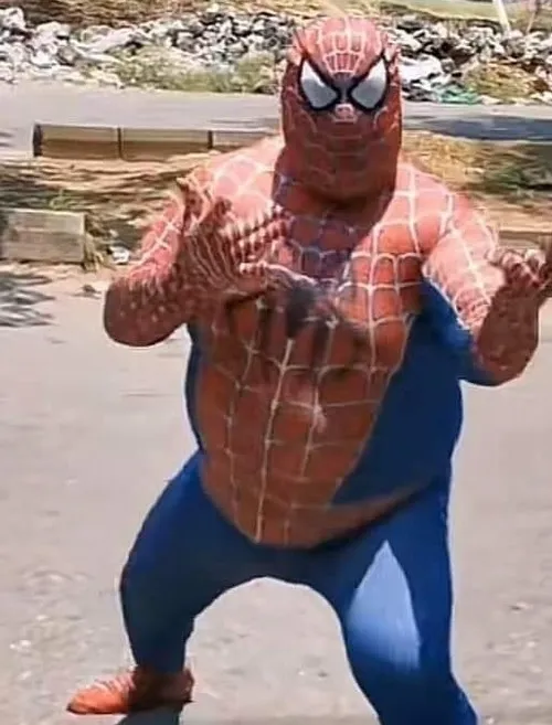 27 Ảnh chế Spider Man phiên bản Tom Holland mỉm cười