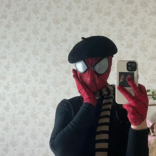 28 Meme Spiderman cười gượng khi gặp Tobey Maguire