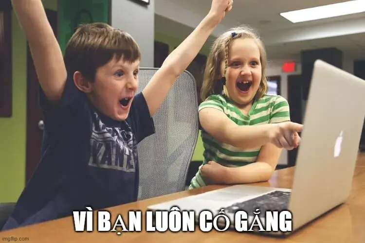 Ảnh chế bạn bè khen sự tuyệt vời của bạn