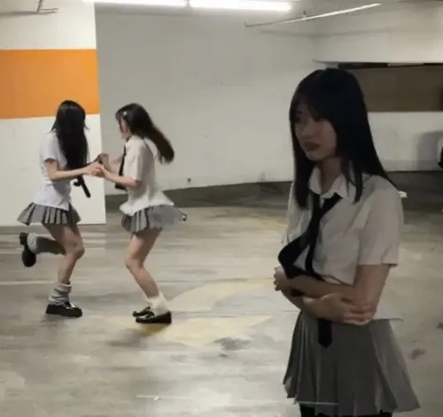 Hình troll ba nhân vật ghen nhẹ mà đáng yêu vô cùng