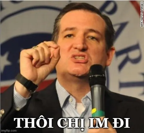 Hình troll nụ cười mỉa nhẹ pha chút gắt cực đúng vibe chặn họng.