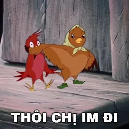 Khoảnh khắc tay chị đưa lên chặn lại như muốn dập câu chuyện luôn.