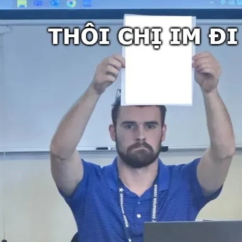 Meme hài chị nghiêng đầu đầy khó chịu như muốn chặn drama lại.