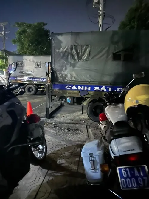 Ảnh đường phố biển số xe được kiểm tra khá kỹ.