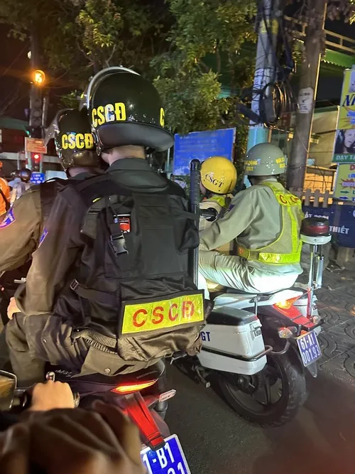 Tình huống bị cảnh sát cơ động gọi vào lề đúng kiểu không né được