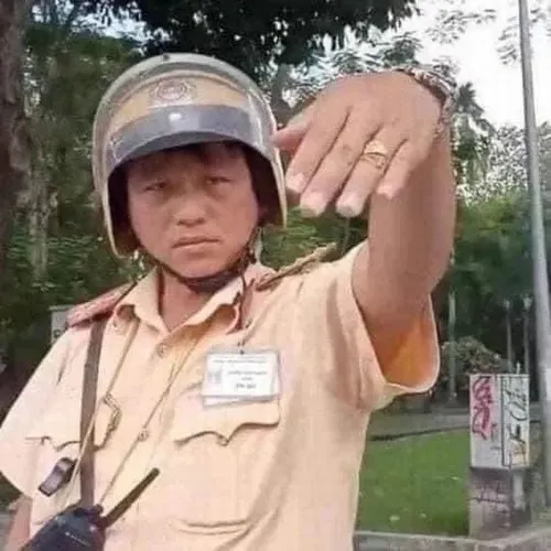 Ảnh đời thường chốt kiểm soát đặt sát lề đường.