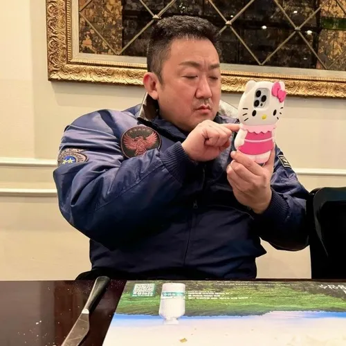 Avatar vô tri màu tươi cho những ai muốn feed Facebook rộn ràng