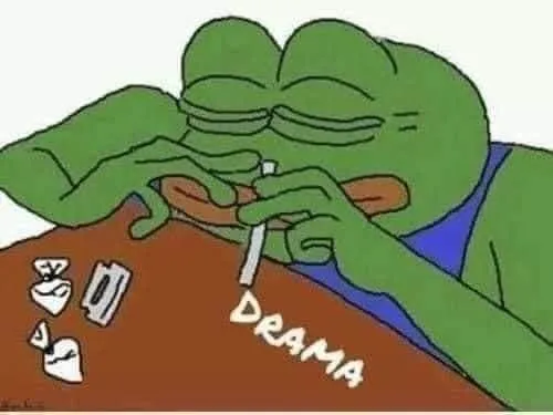 Hình meme hài ngồi khoanh chân bình thản như đang thiền