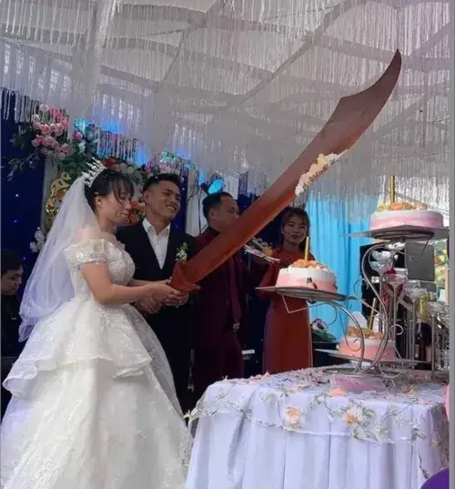 Meme hai người thể hiện tương tác tự nhiên trong cảnh ngượng ngập