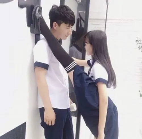 Những hình hai người giúp kể chuyện đời thường bằng biểu cảm đối mặt